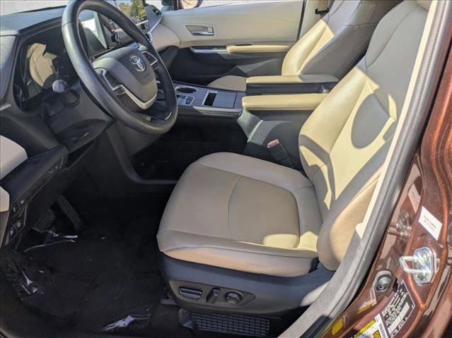 Used 2021 Toyota Sienna XLE image 13