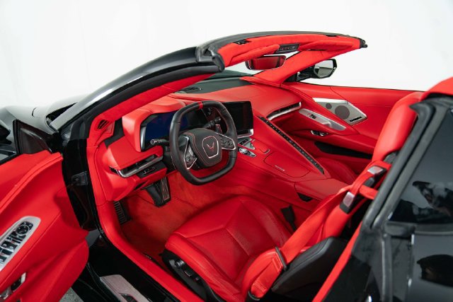 Used 2025 Chevrolet Corvette Stingray Premium Conv w/ Z51 Performance Package RWD image 16