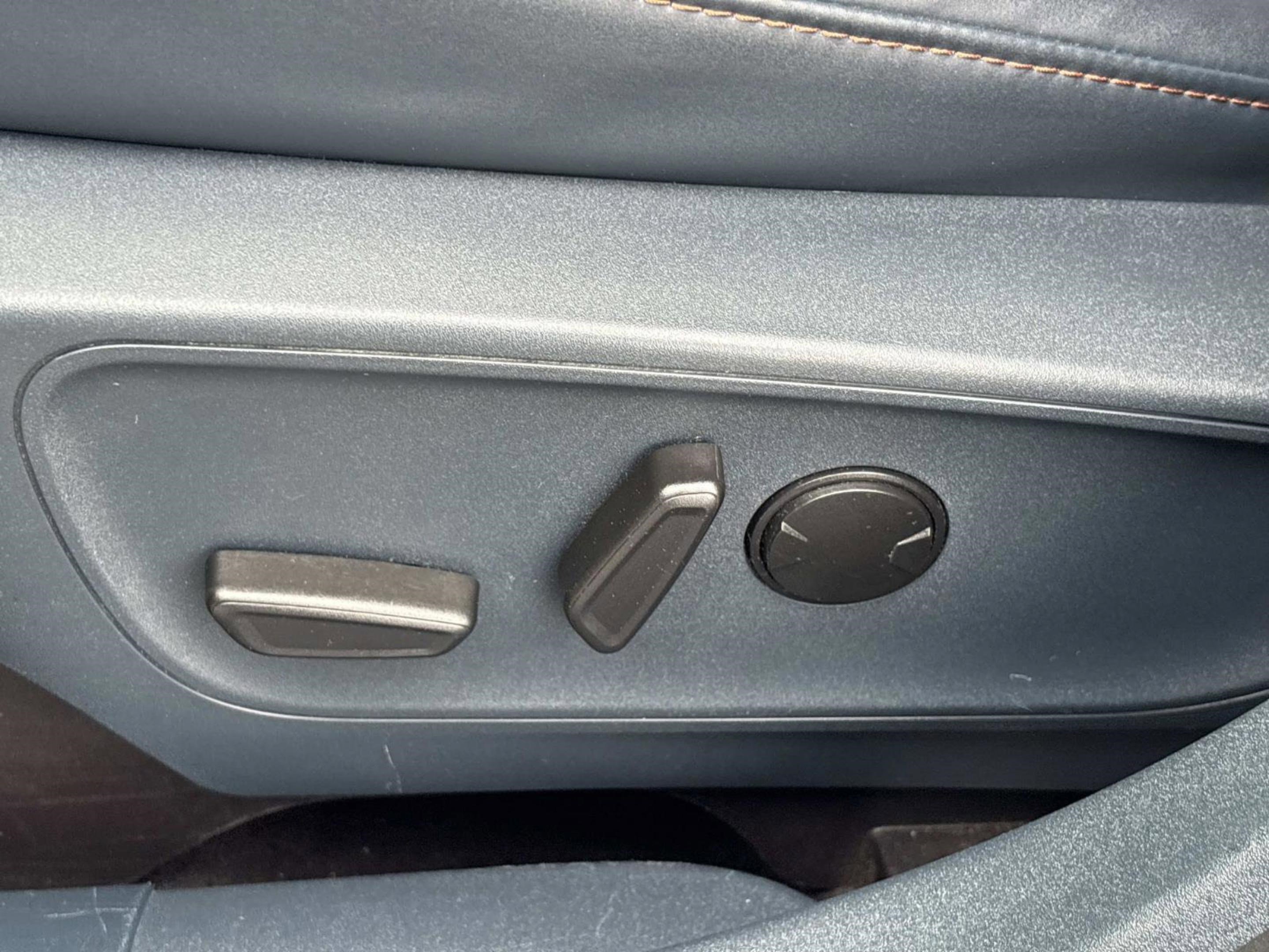 Used 2022 Ford Maverick Lariat w/ Equipment Group 500A Standard image 25