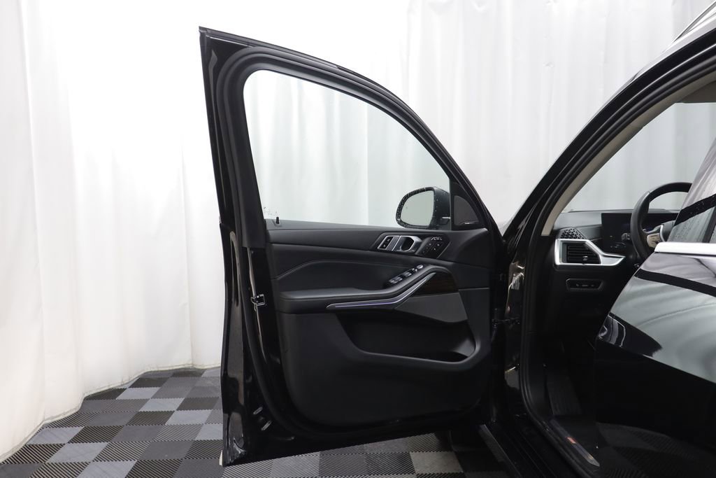 Certified 2024 BMW X7 xDrive40i w/ Executive Package image 4