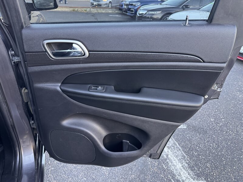 Used 2017 Jeep Grand Cherokee Altitude AWD/4WD image 28