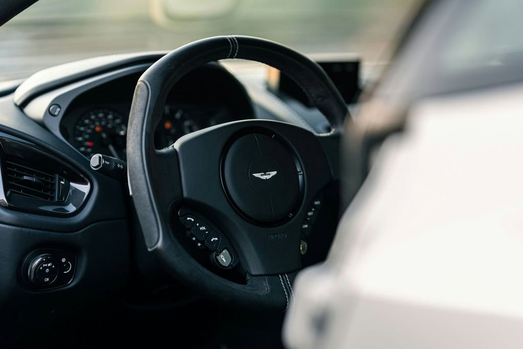 Used 2015 Aston Martin Vanquish Coupe image 33