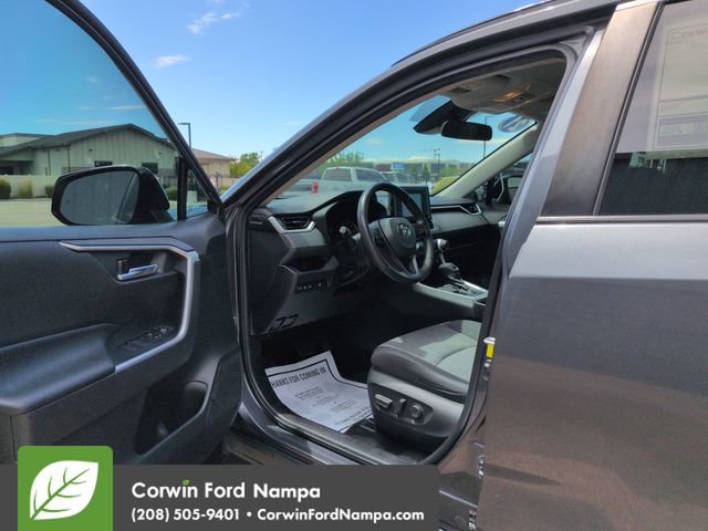 Used 2021 Toyota RAV4 XLE w/ XLE Grade Weather Package AWD/4WD image 9