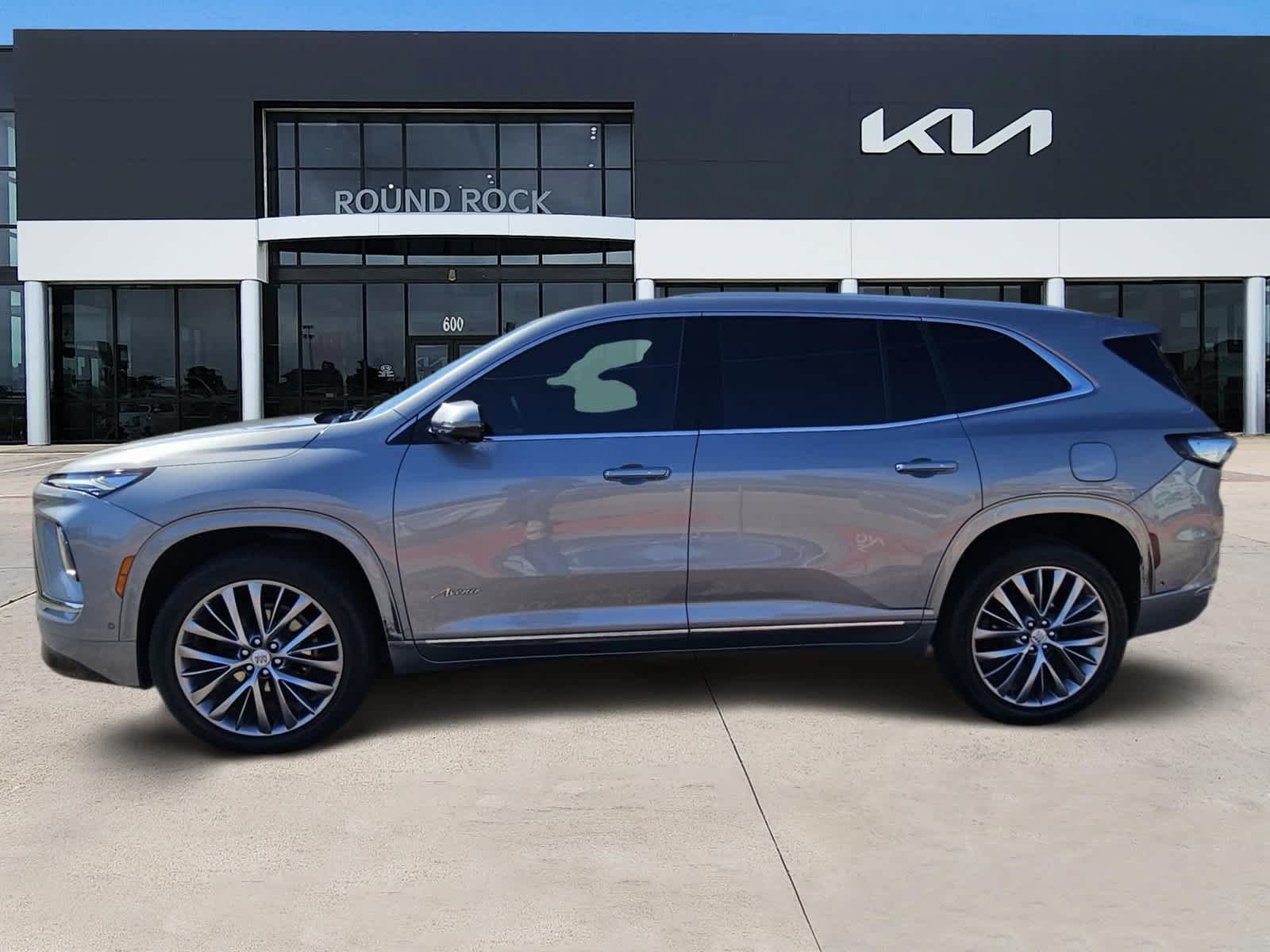 Used 2025 Buick Enclave Avenir w/ Super Cruise Package AWD/4WD image 4