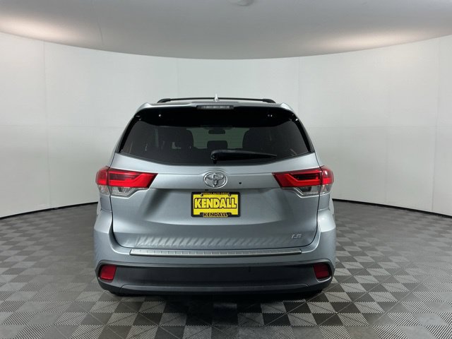 Used 2017 Toyota Highlander Plus AWD/4WD image 6