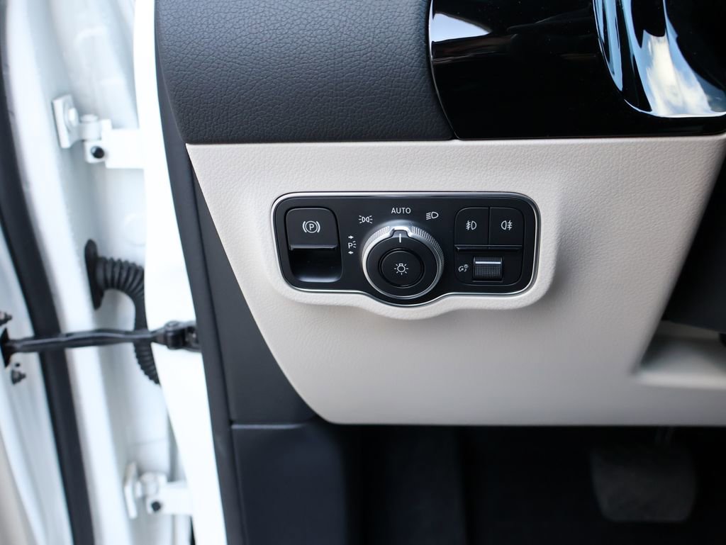 Certified 2025 Mercedes-Benz GLA 250 4MATIC image 36