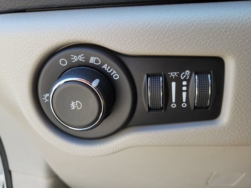 Used 2019 Chrysler Pacifica Touring-L FWD image 22