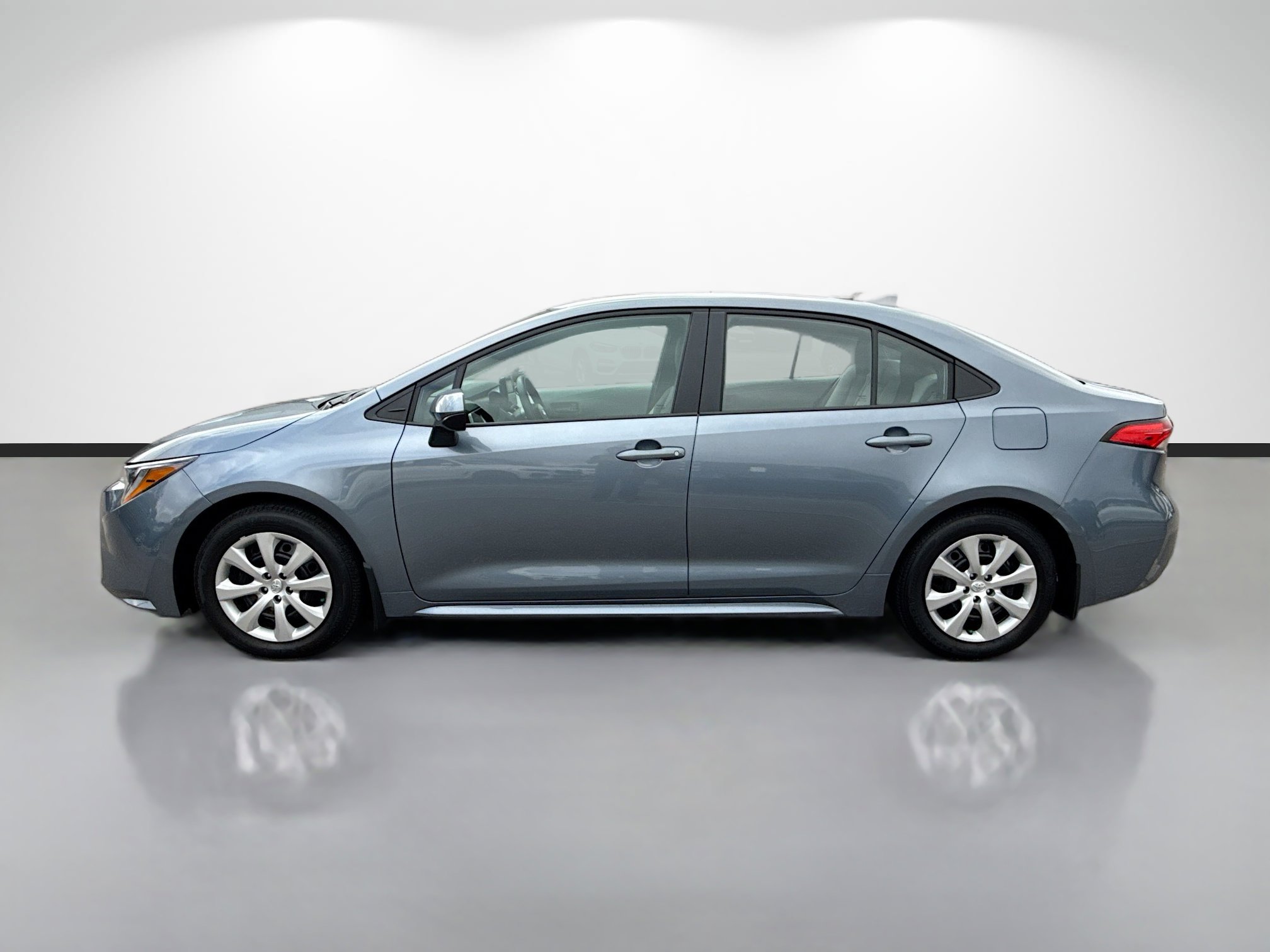 Used 2025 Toyota Corolla LE image 6