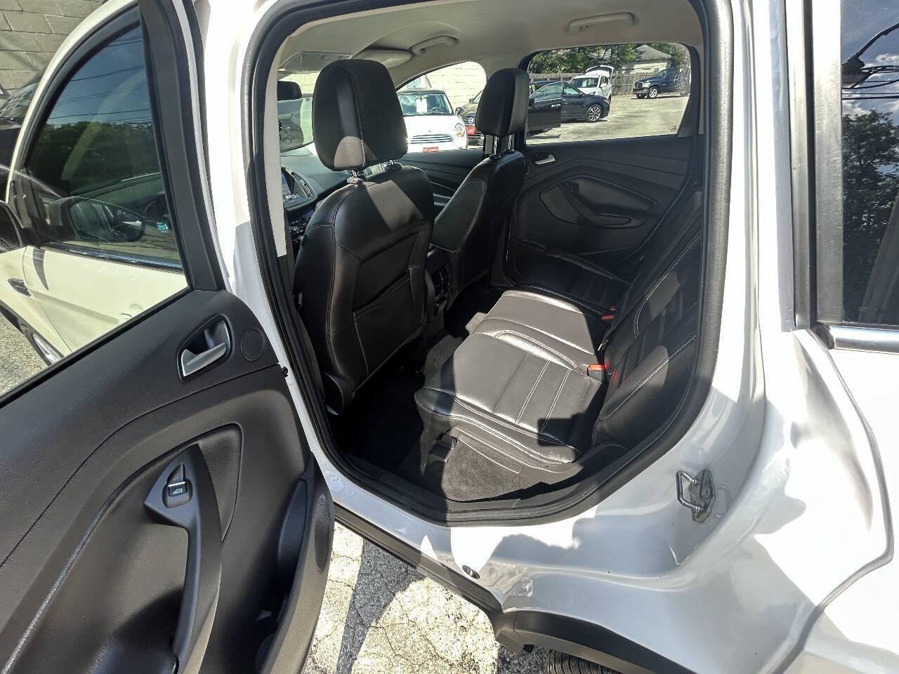 Used 2017 Ford Escape SE w/ Equipment Group 201A FWD image 8