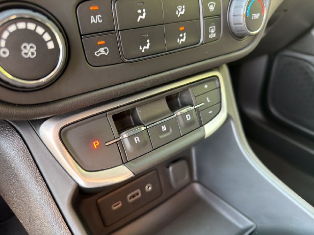 Used 2024 GMC Terrain SLE FWD image 24