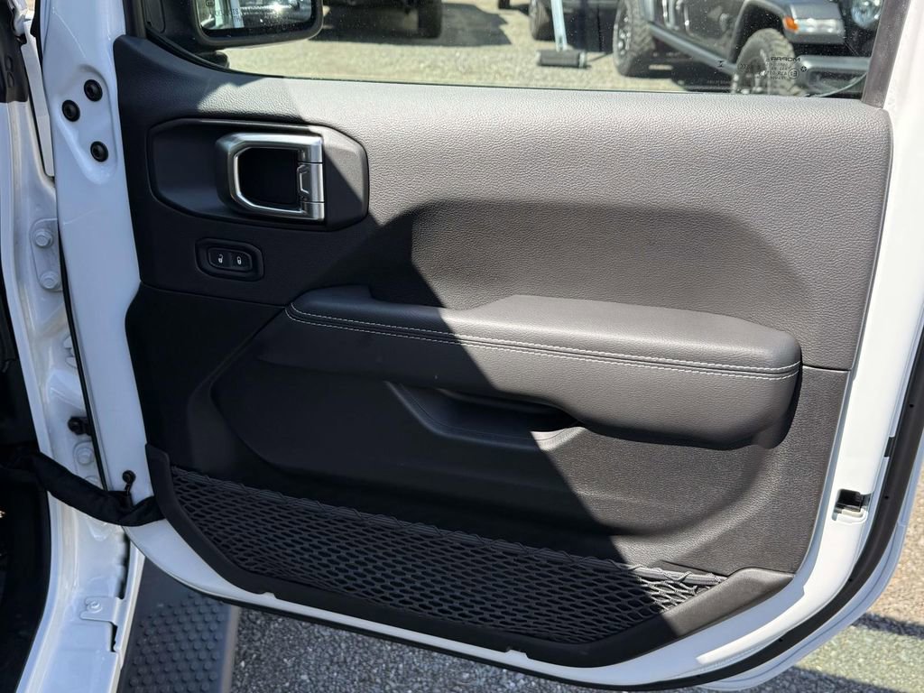 Used 2023 Jeep Wrangler Unlimited Sahara w/ Cold Weather Group image 7