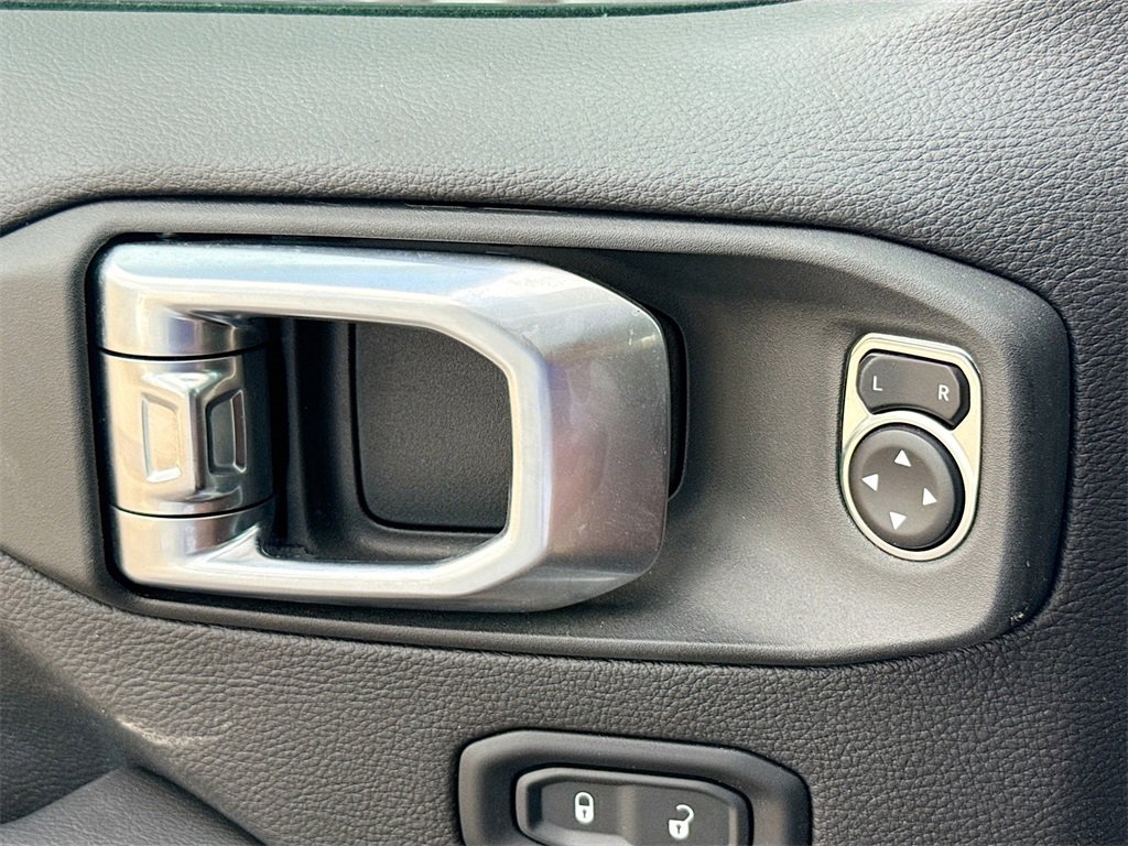 Used 2023 Jeep Wrangler Unlimited Sahara w/ Cold Weather Group image 19