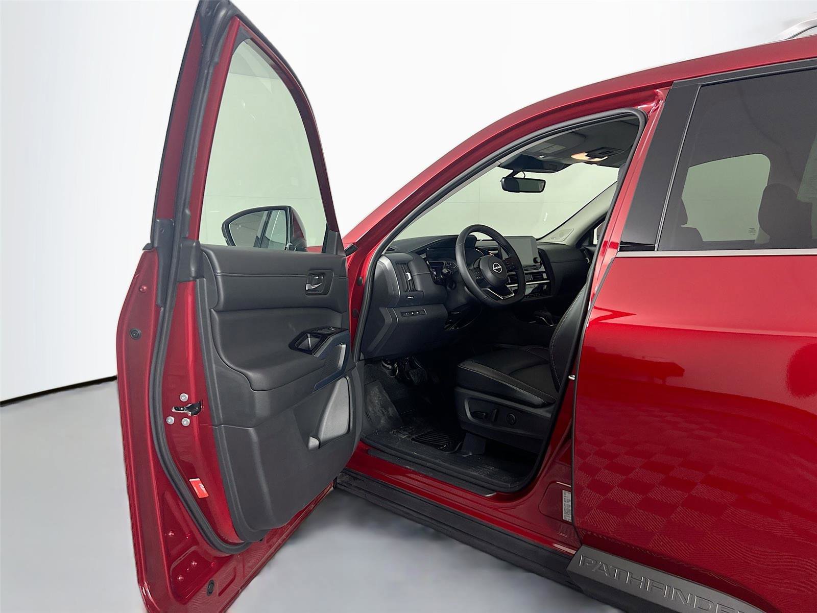 Used 2025 Nissan Pathfinder SL w/ SL Premium Package image 17