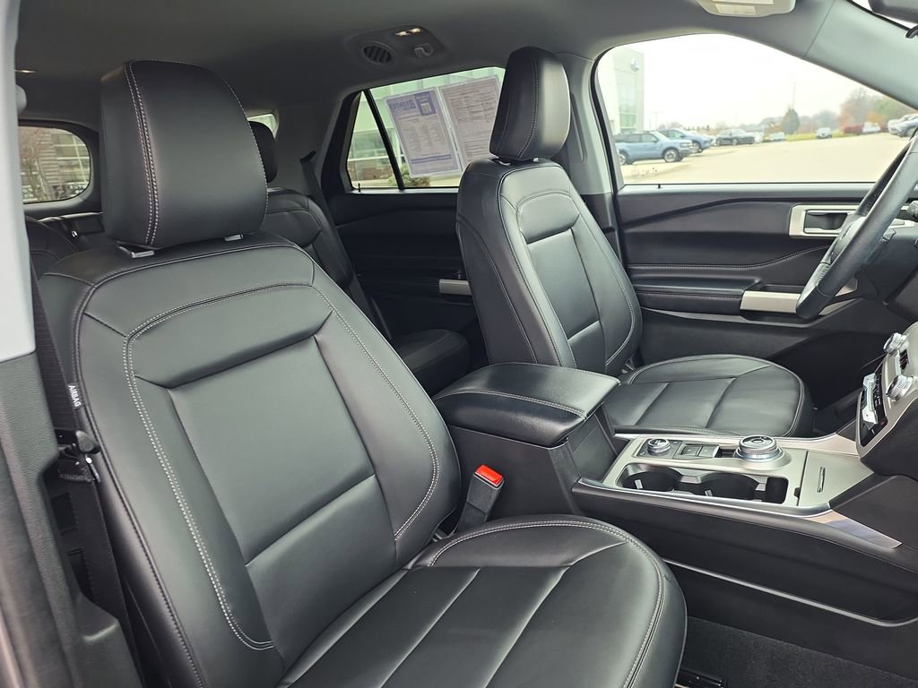 Used 2023 Ford Explorer XLT w/ Equipment Group 202A image 18