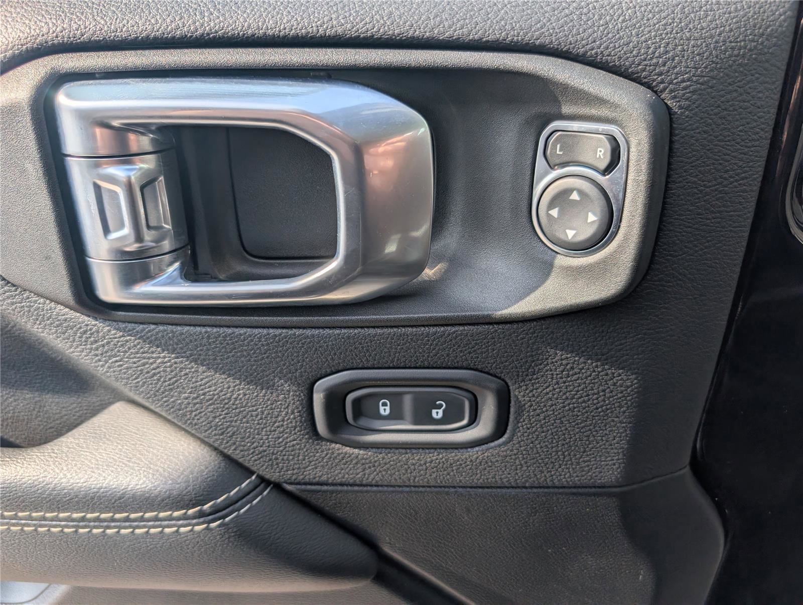 Used 2022 Jeep Gladiator Overland w/ Popular Equipment Package image 18