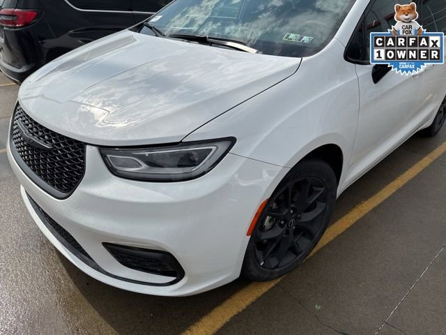 Used 2025 Chrysler Pacifica Limited image 36