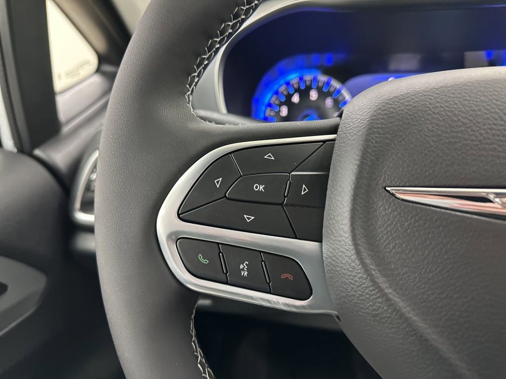 New 2026 Chrysler Pacifica Limited image 31