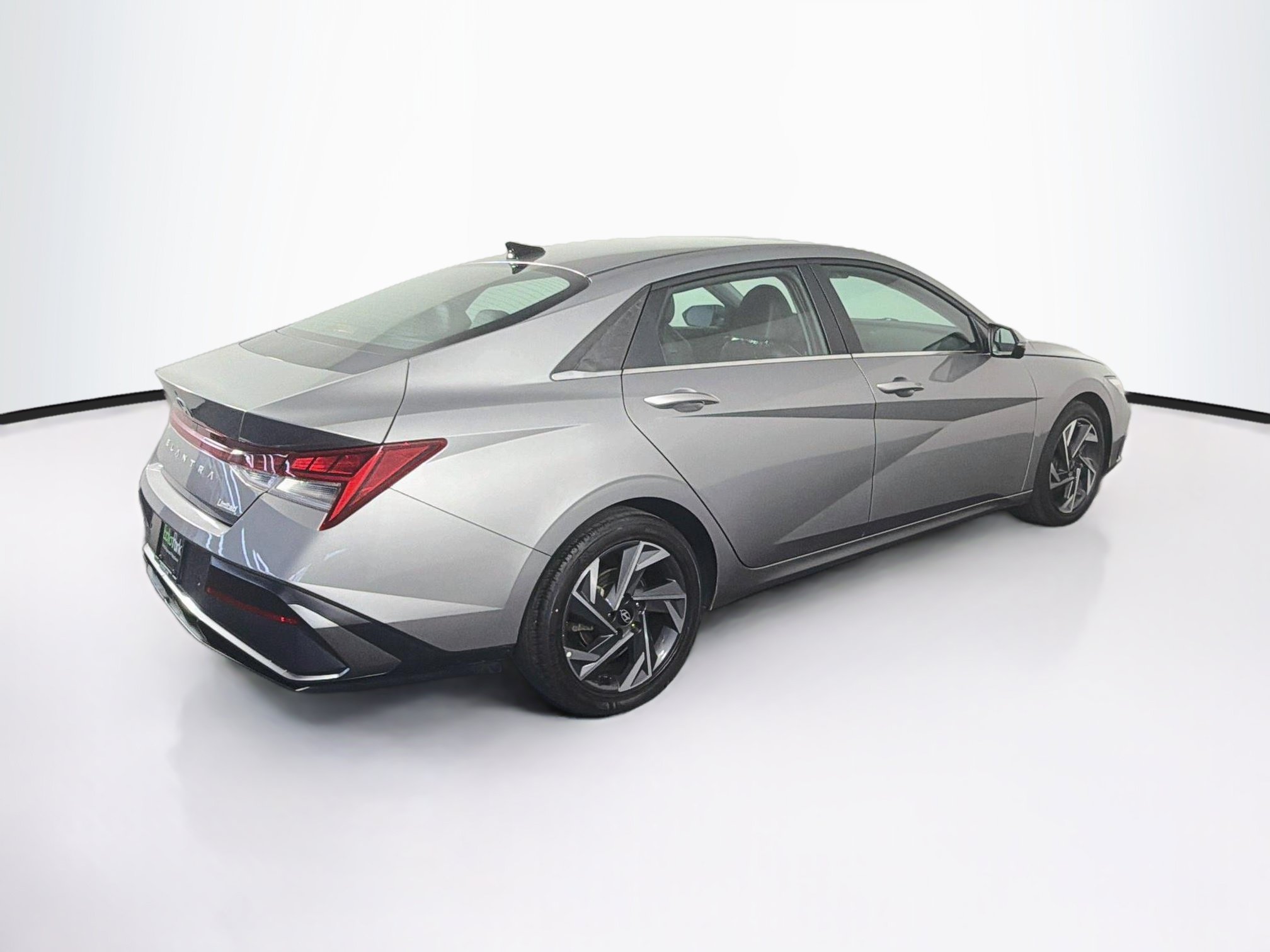 Used 2024 Hyundai Elantra Limited FWD image 9