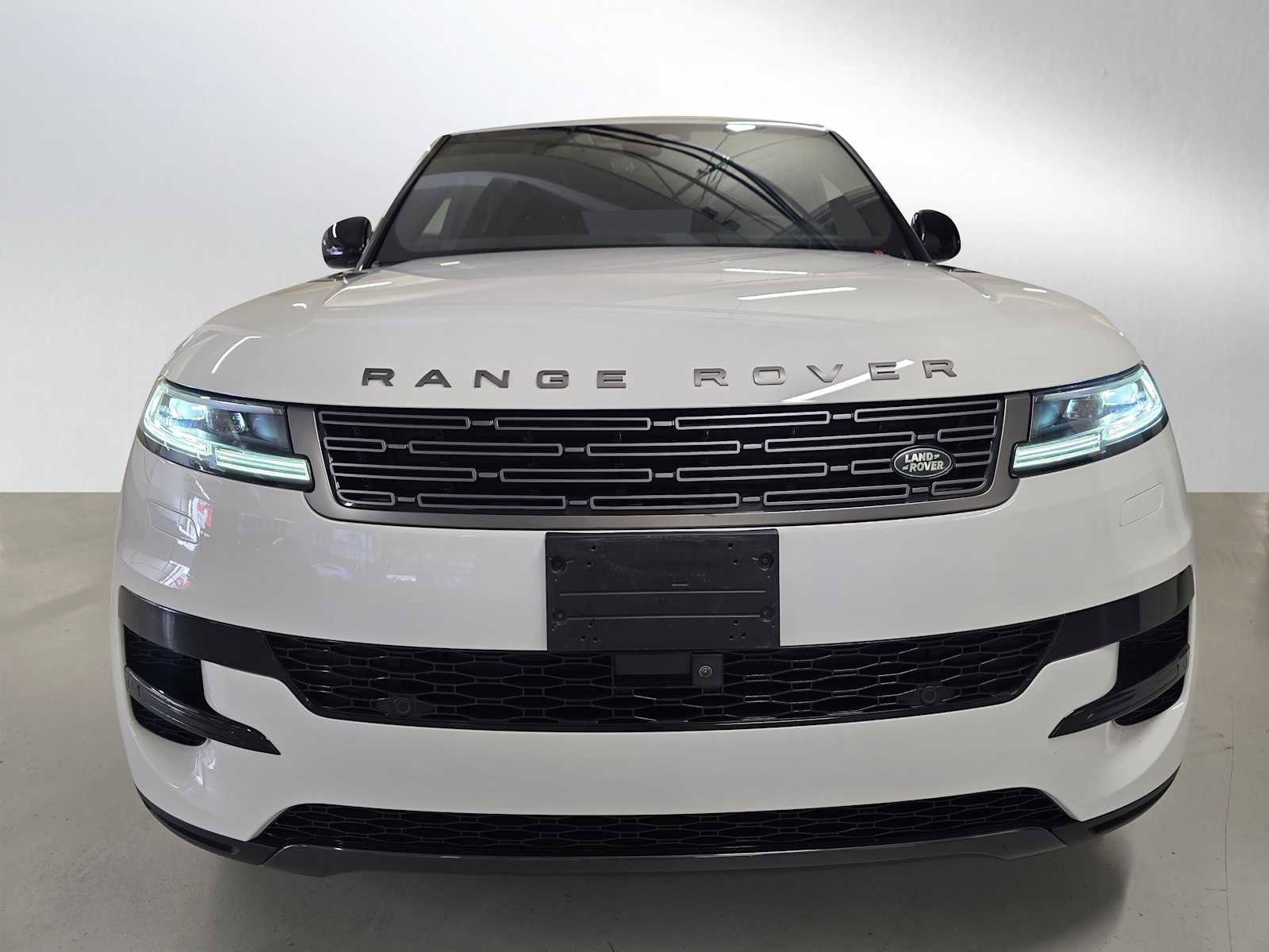 Used 2025 Land Rover Range Rover Sport SE AWD/4WD image 8