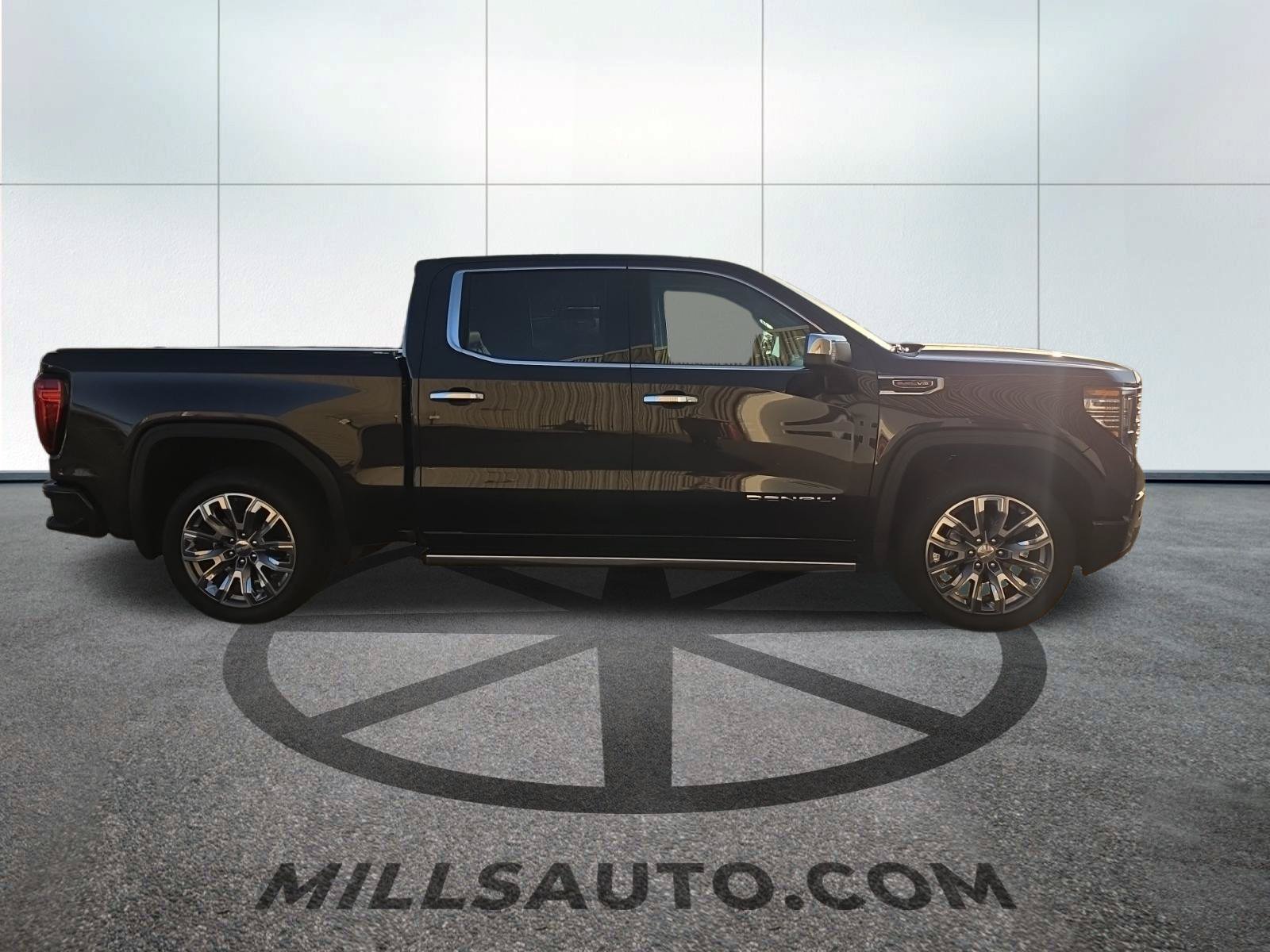 Used 2025 GMC Sierra 1500 Denali w/ Denali Reserve Package AWD/4WD image 5