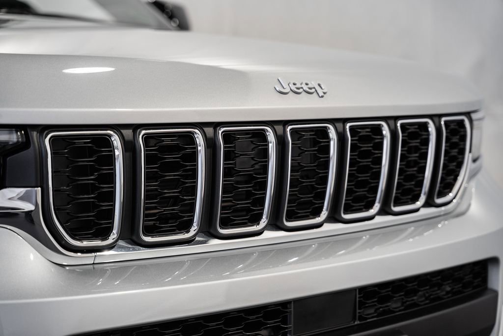 New 2025 Jeep Grand Cherokee L Laredo w/ Luxury Tech Group I image 12