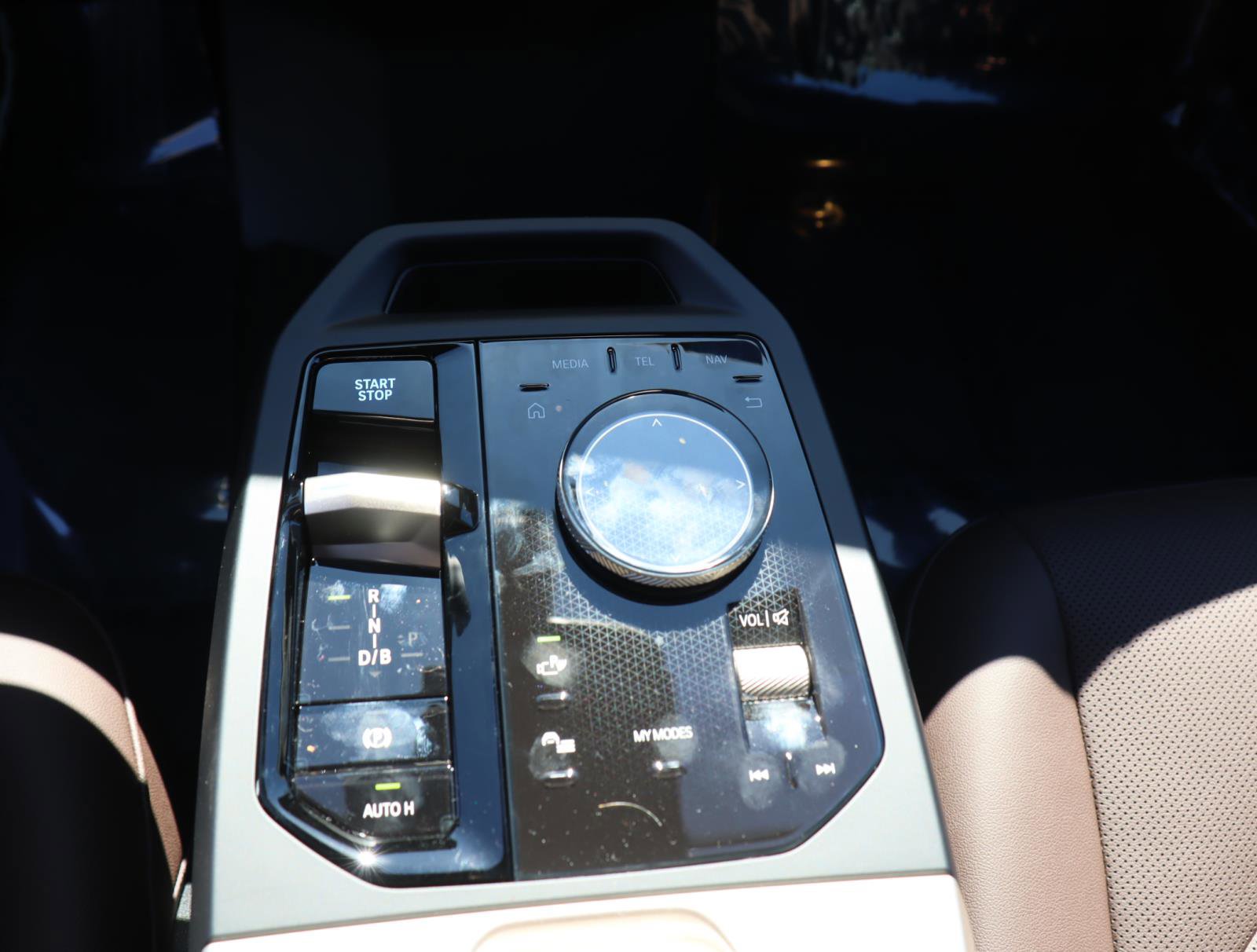 New 2026 BMW iX xDrive60 image 10