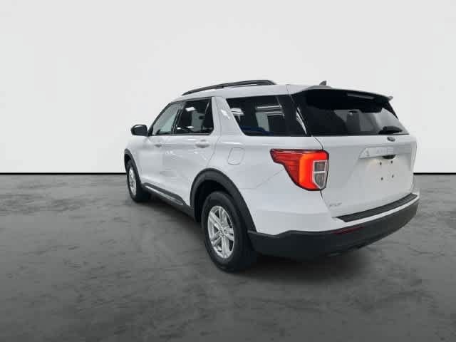 Used 2023 Ford Explorer XLT AWD/4WD image 2