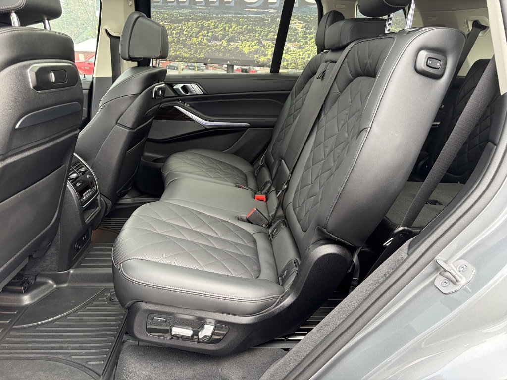 Used 2024 BMW X7 xDrive40i w/ Premium Package image 25