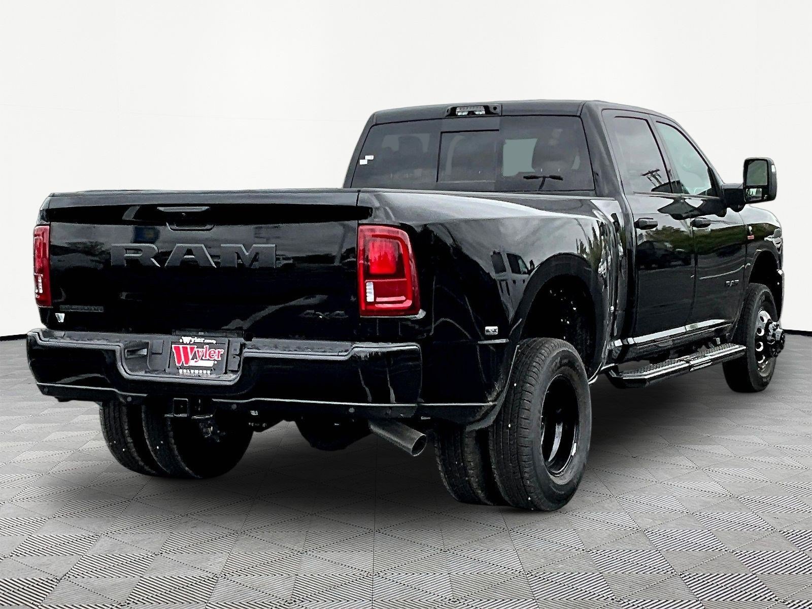 New 2027 RAM 3500 Big Horn AWD/4WD image 7