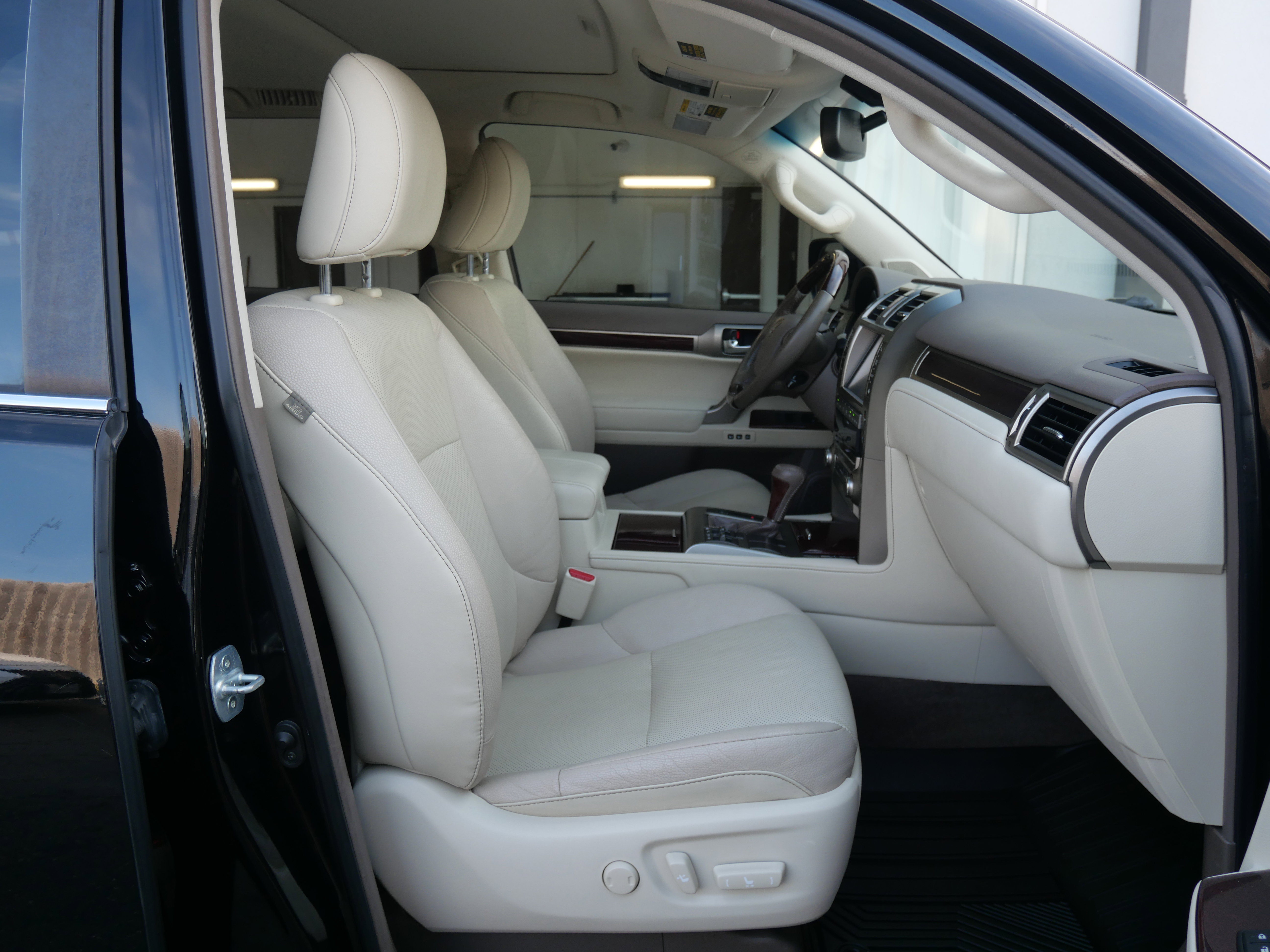 Used 2019 Lexus GX 460 image 16