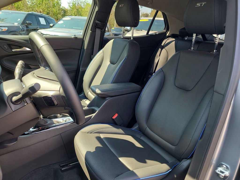 Used 2025 Buick Encore GX Sport Touring w/ Comfort Package image 17