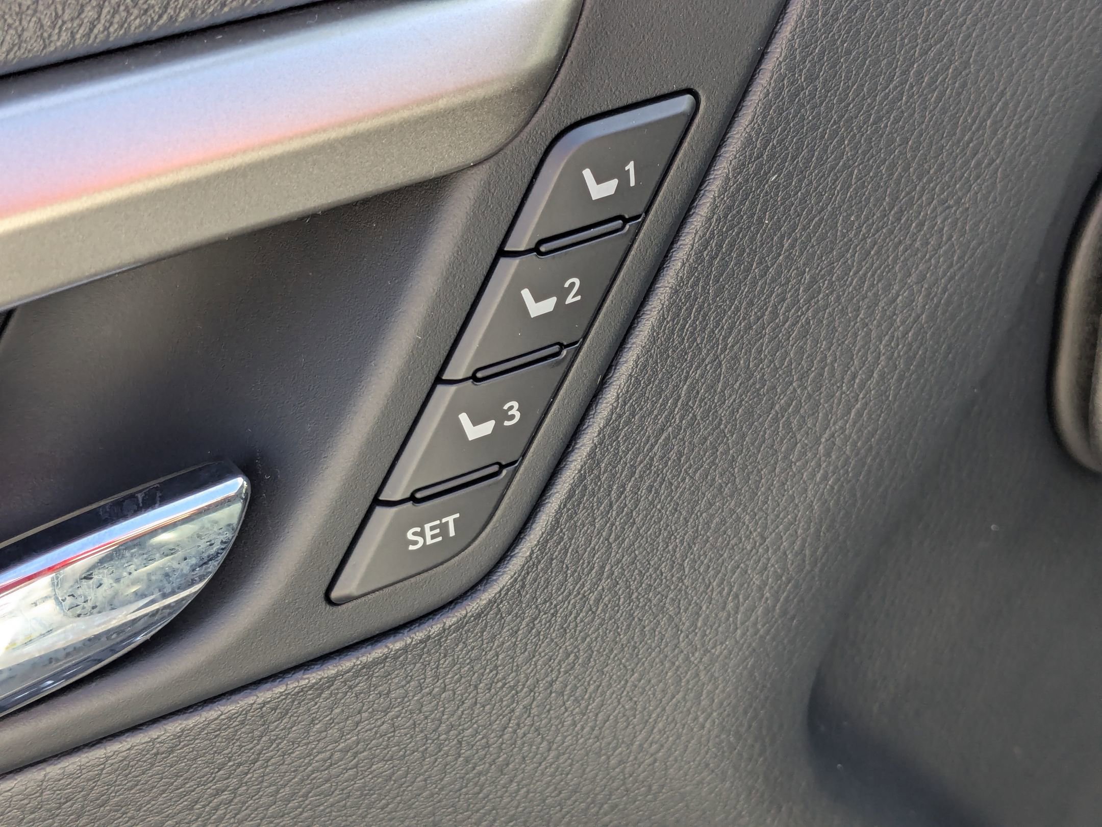 Used 2018 Lexus RX 350L FWD w/ Premium Package image 21