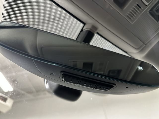 Used 2021 Volkswagen Tiguan SE image 38