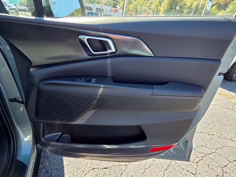 New 2027 Kia Carnival SX w/ Dark Edition Package FWD image 13