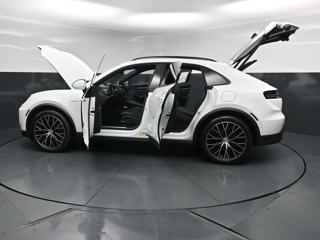 New 2026 Porsche Macan 4 Electric AWD/4WD image 32