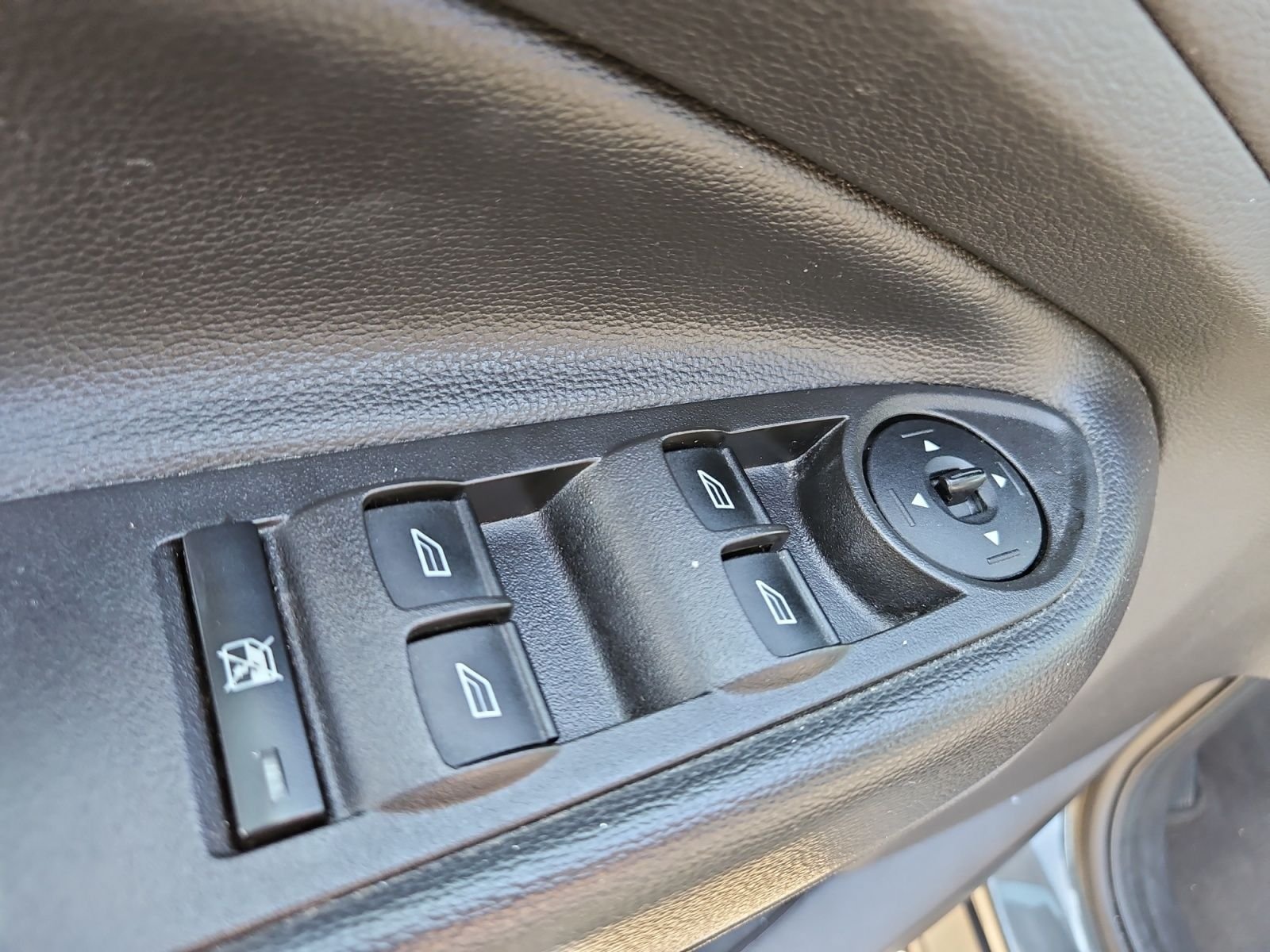 Used 2017 Ford Escape SE AWD/4WD image 21