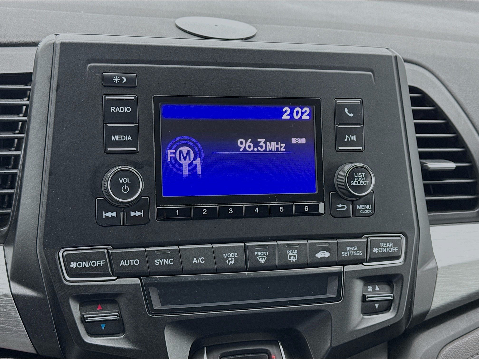 Used 2020 Honda Odyssey LX image 11