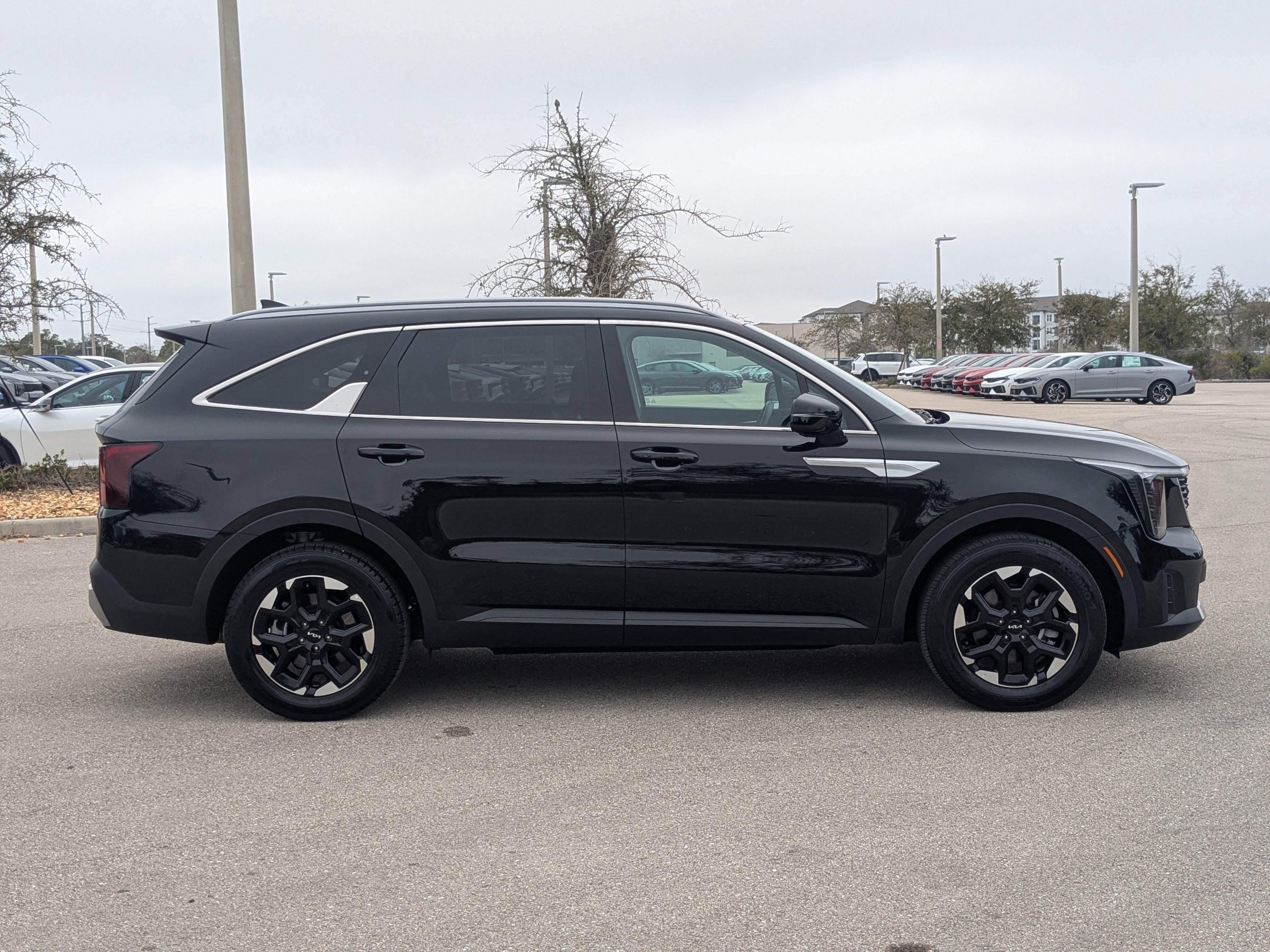 Certified 2025 Kia Sorento S image 4
