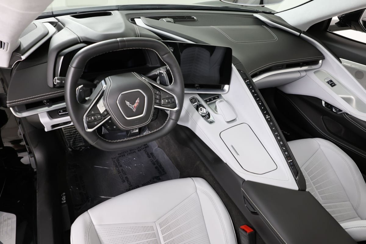 Used 2025 Chevrolet Corvette Stingray Premium Conv w/ Z51 Performance Package RWD image 19