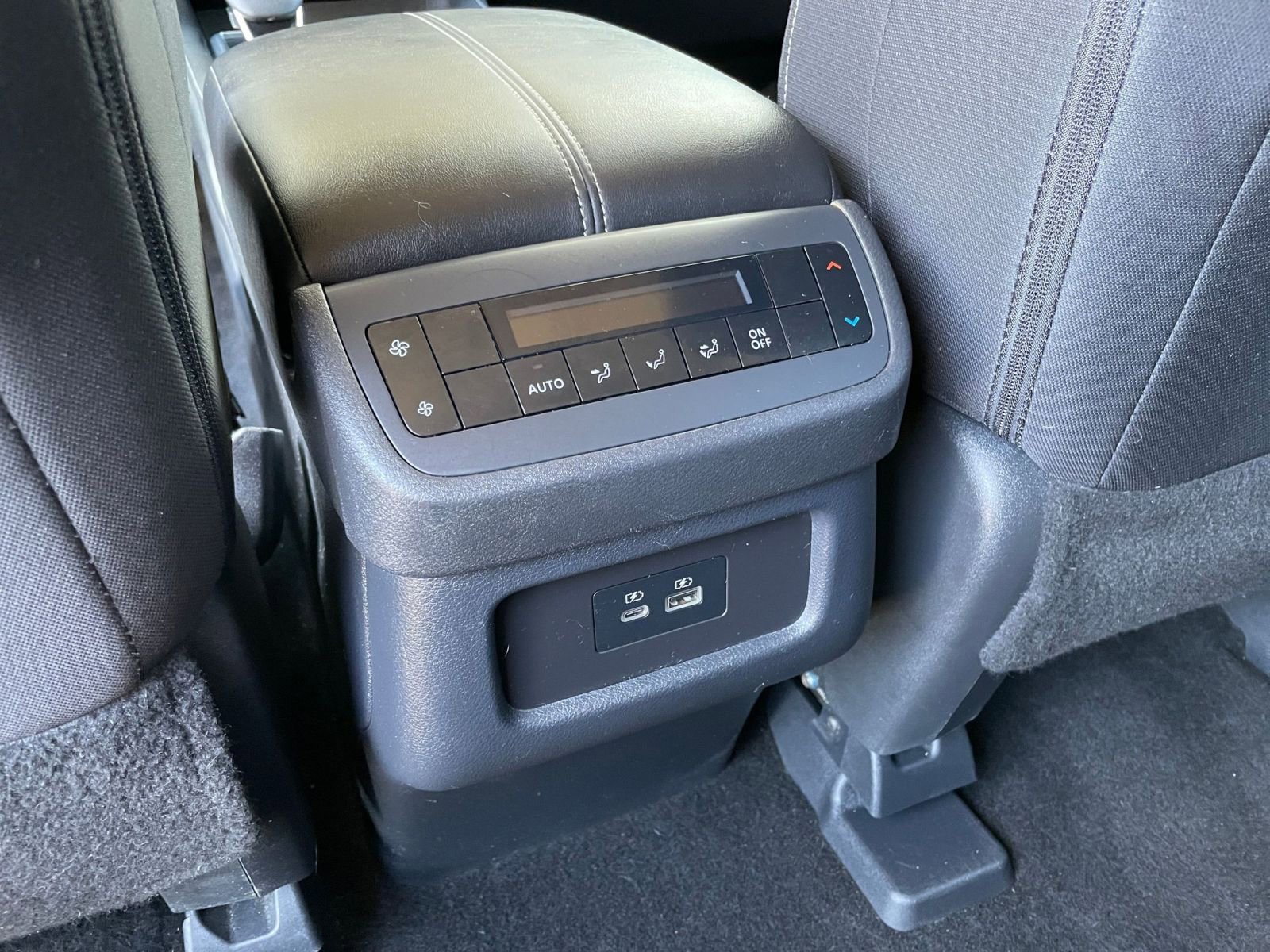 Used 2025 Nissan Pathfinder SV image 24