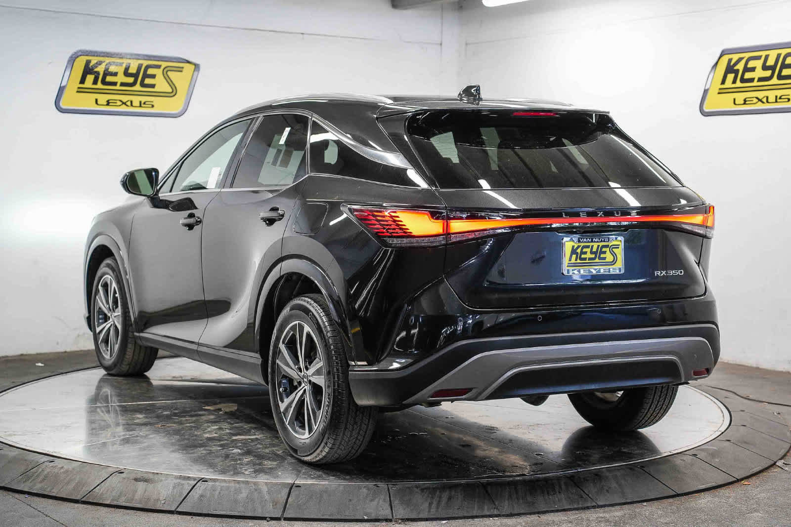 Used 2024 Lexus RX 350 Premium w/ Convenience Package FWD image 2