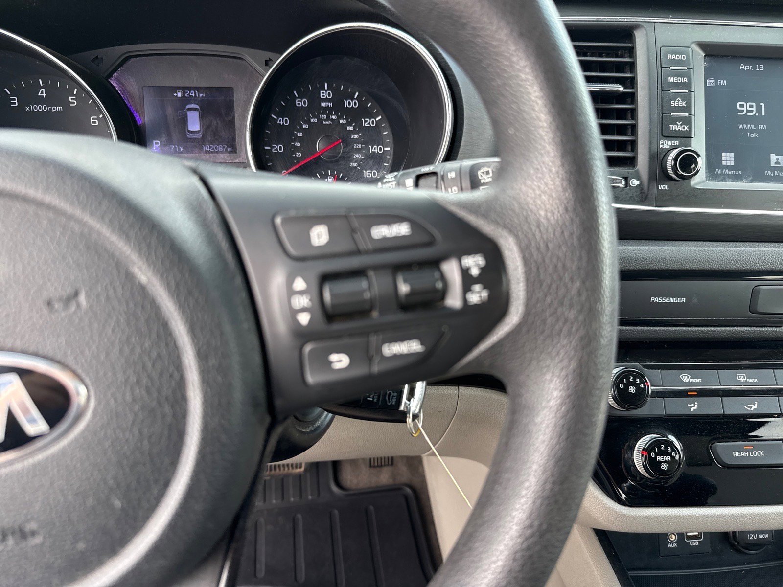 Used 2020 Kia Sedona LX image 22