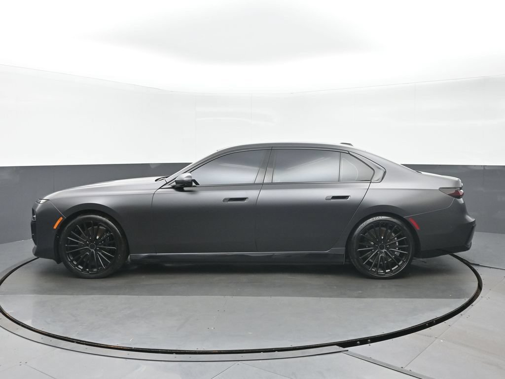 Used 2023 BMW i7 xDrive60 AWD/4WD image 2