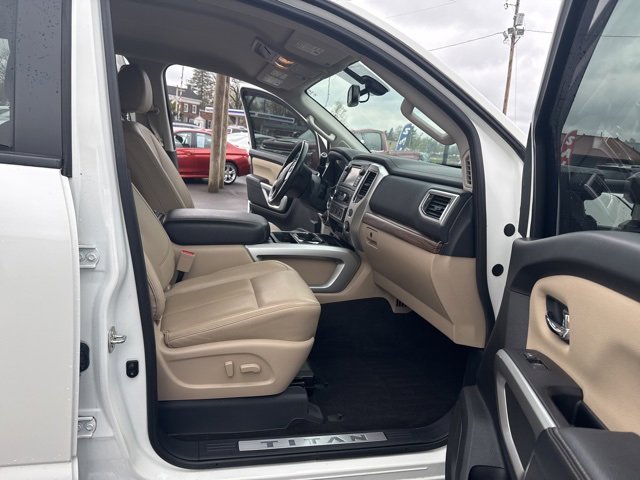Used 2018 Nissan Titan SL w/ Chrome Package image 13