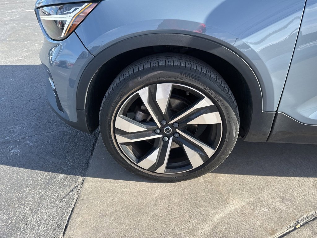 Certified 2023 Volvo XC40 B5 Ultimate w/ Protection Package Premier image 10