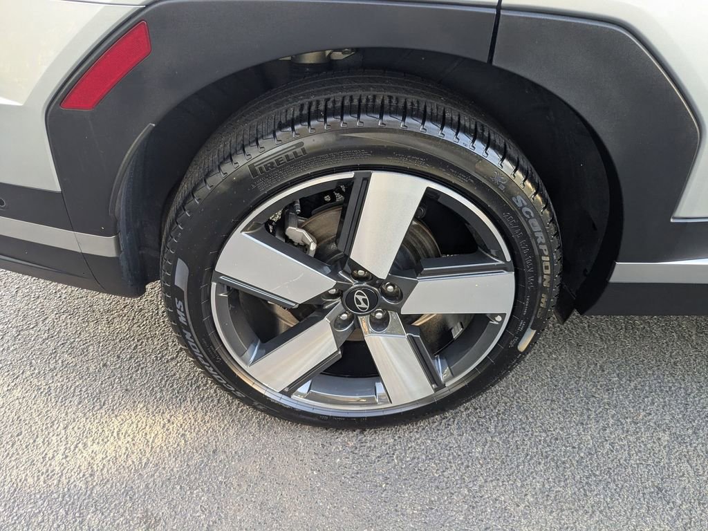 Used 2025 Hyundai Santa Fe Limited image 35