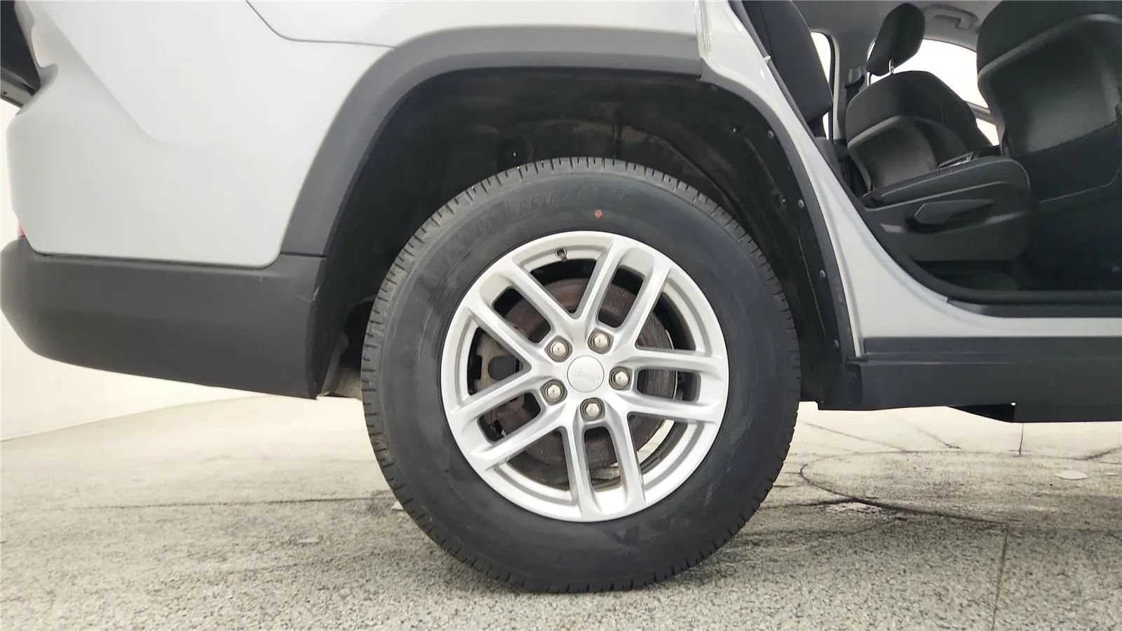 Used 2022 Jeep Grand Cherokee L Laredo w/ Luxury Tech Group I AWD/4WD image 34