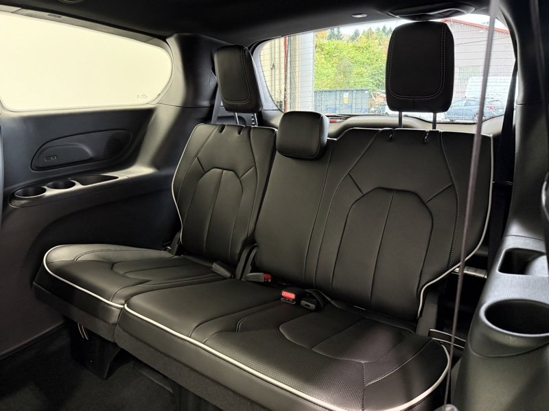 New 2026 Chrysler Pacifica Limited image 20