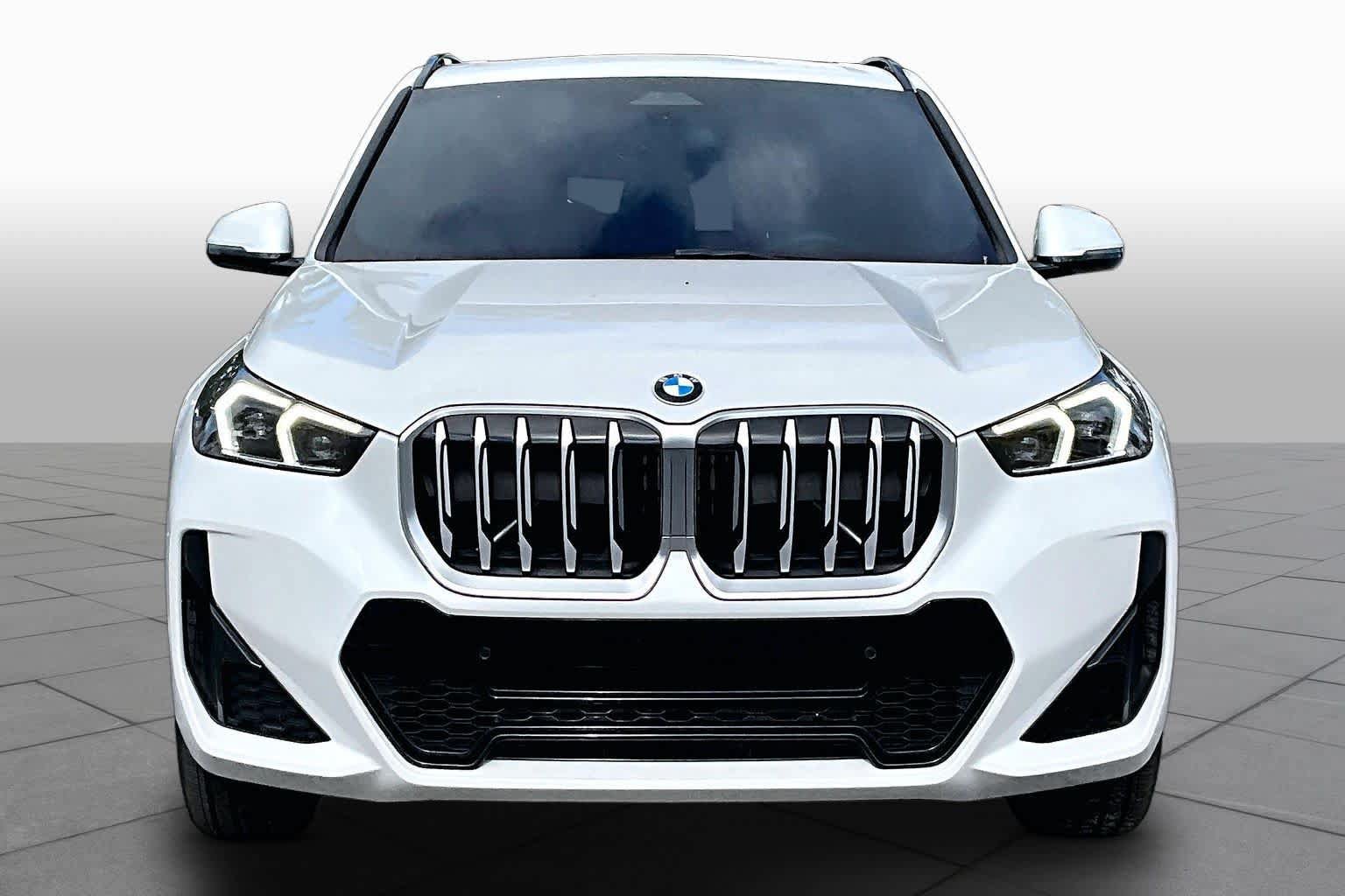 Used 2023 BMW X1 xDrive28i w/ M Sport Package AWD/4WD image 4