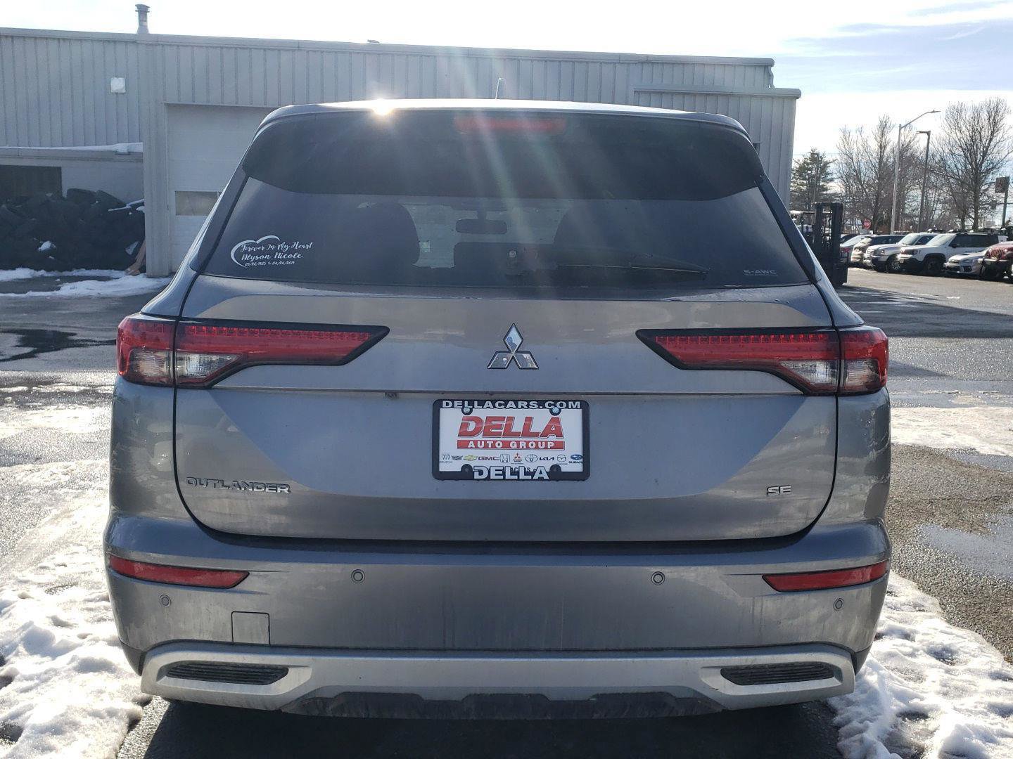 Used 2022 Mitsubishi Outlander SE image 10